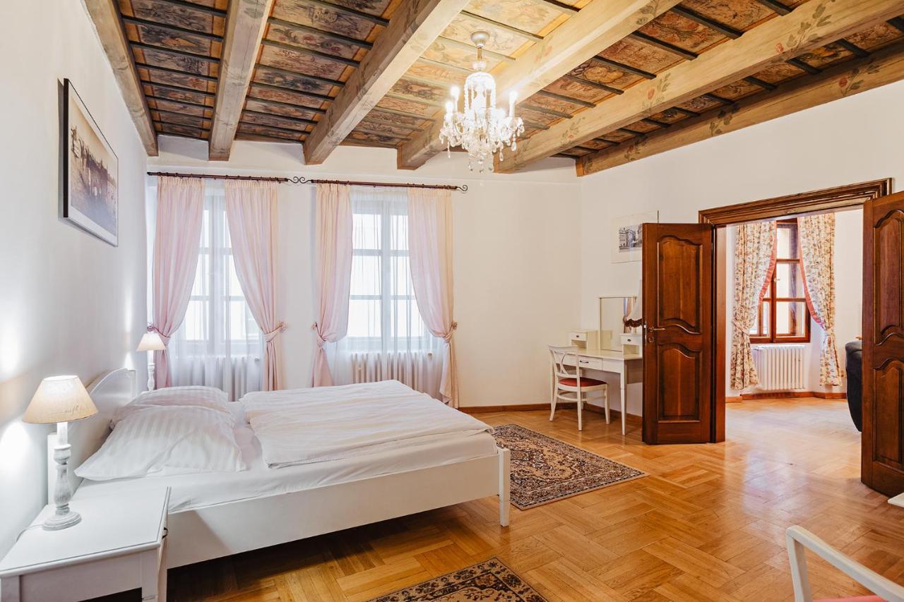 U Cerneho Medveda- At The Black Bear Apartment Prague Luaran gambar
