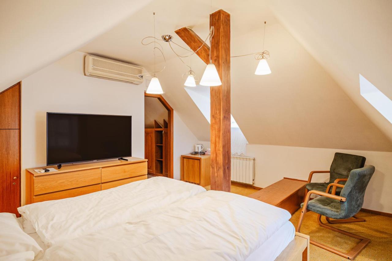 U Cerneho Medveda- At The Black Bear Apartment Prague Luaran gambar