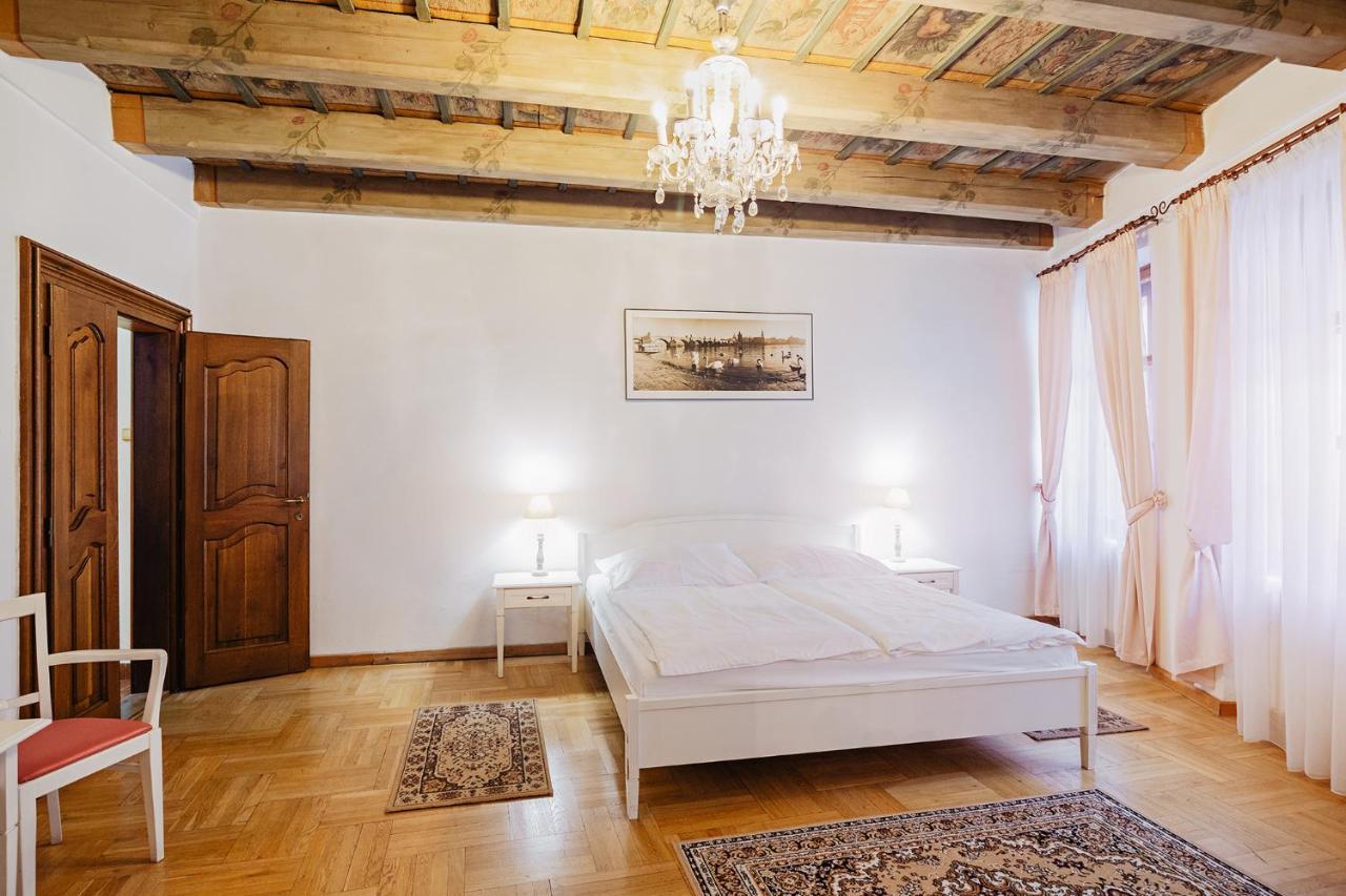 U Cerneho Medveda- At The Black Bear Apartment Prague Luaran gambar