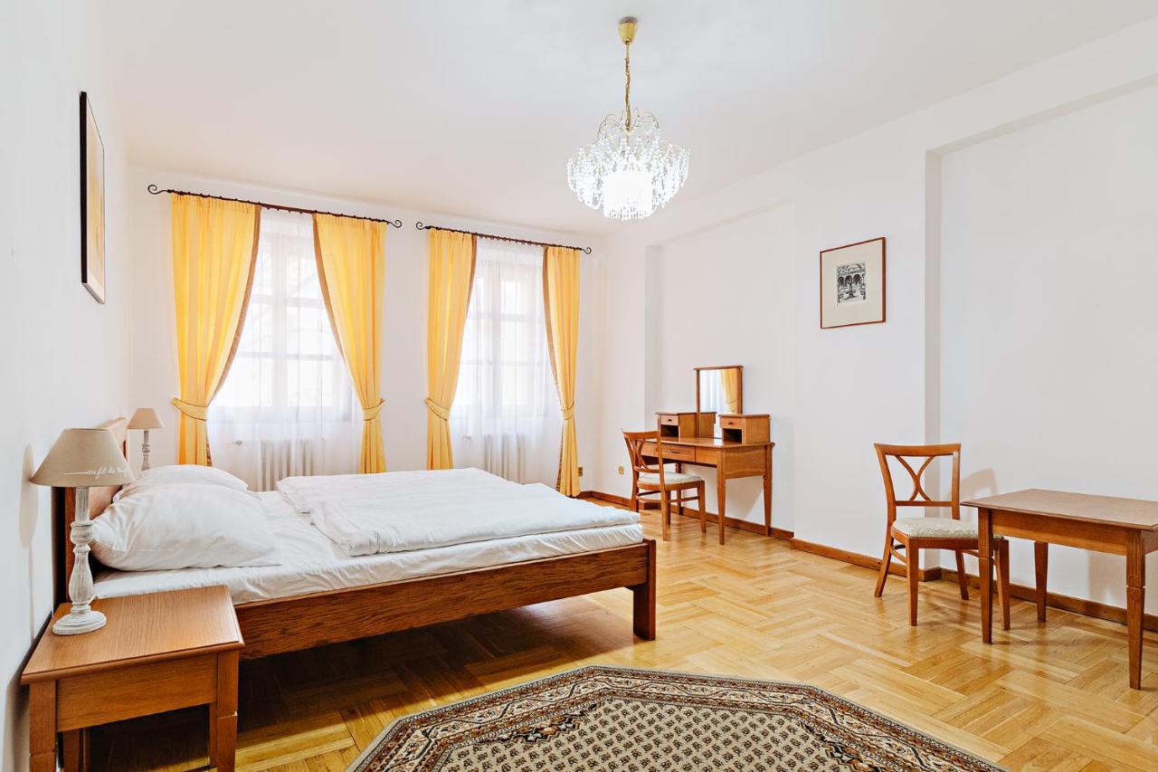 U Cerneho Medveda- At The Black Bear Apartment Prague Luaran gambar